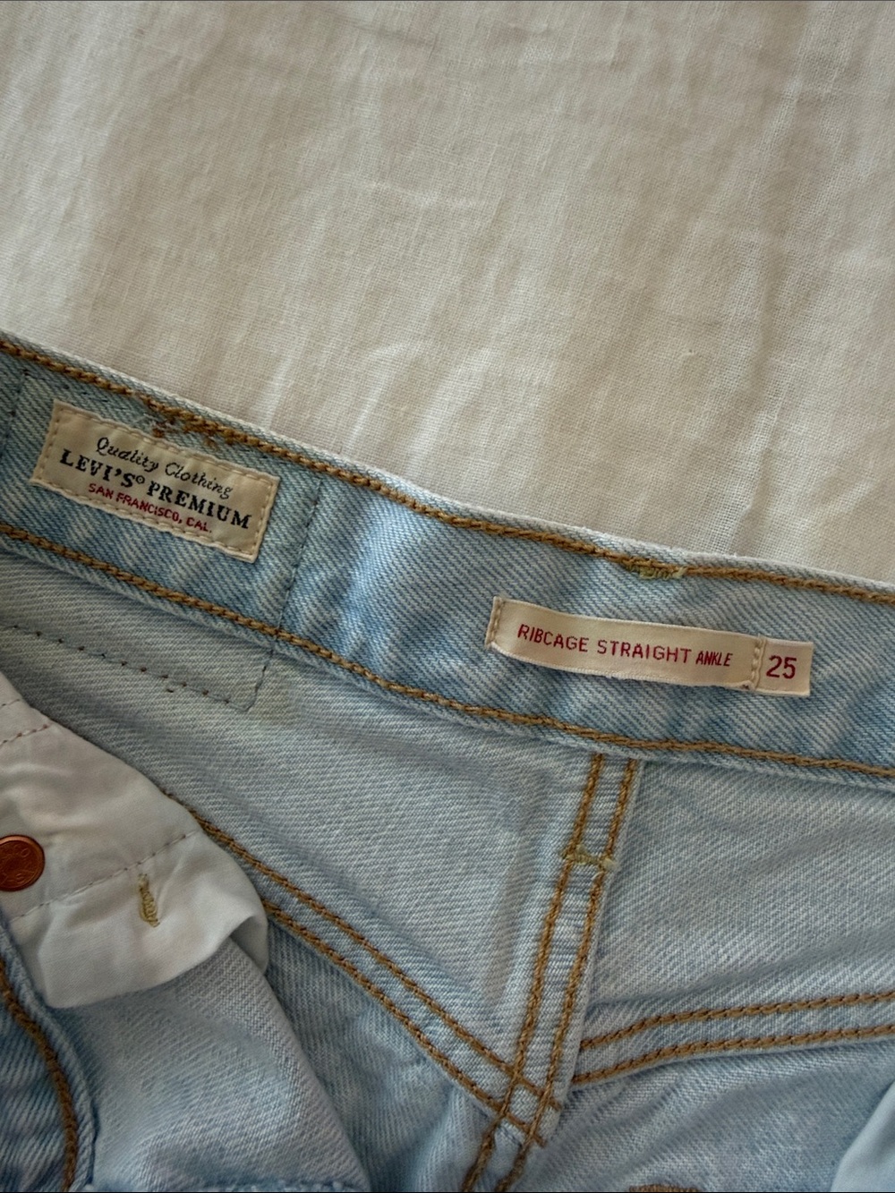 Levi's Ripped Ribcage Straight Leg Ankle Jeans - Picture 2 of 6